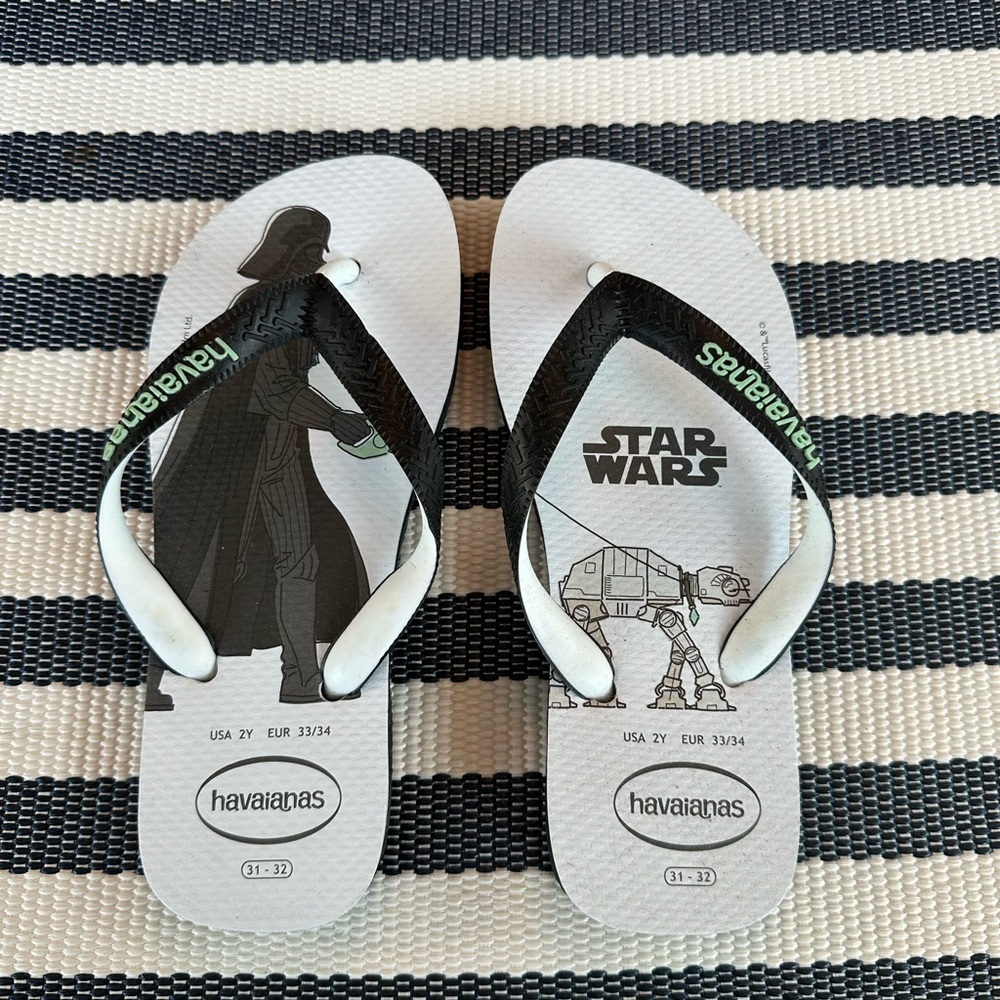 NEW Havaianas Flipflops, Youth Size 2